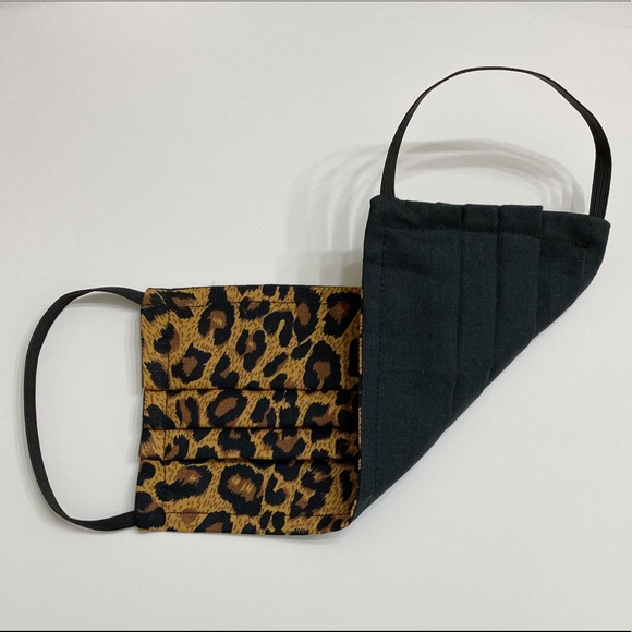 REVERSIBLE Cheetah Leopard Print Pleated Face Mask - Picture 1 of 4